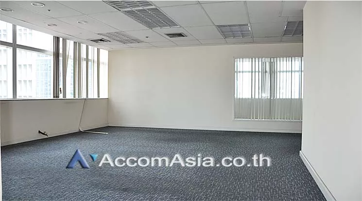 1  Office Space For Rent in Silom ,Bangkok BTS Surasak at Vorawat Building AA10943